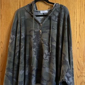 Camo top - batwing sleeves